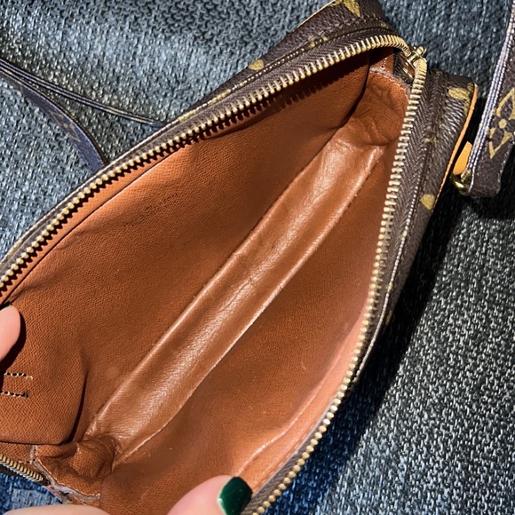 Louis Vuitton MONOGRAM CANVAS POCHETTE MARLY BANDOULIERE - Picture 7 of 9